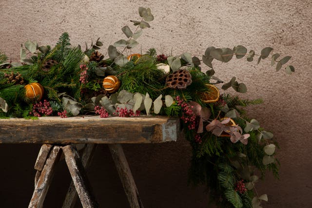 <p>Dry cut oranges and apples onto wire or string to create an organic garland </p>