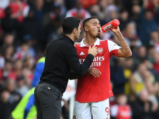 <p>Mikel Areta in discussion with Gabriel Jesus </p>