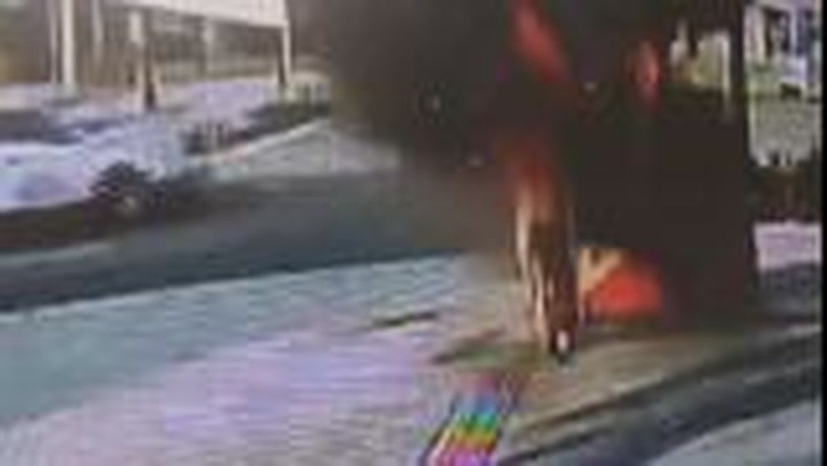 Petrol Pump engulfed in fire after driver fills up at Orlando service station