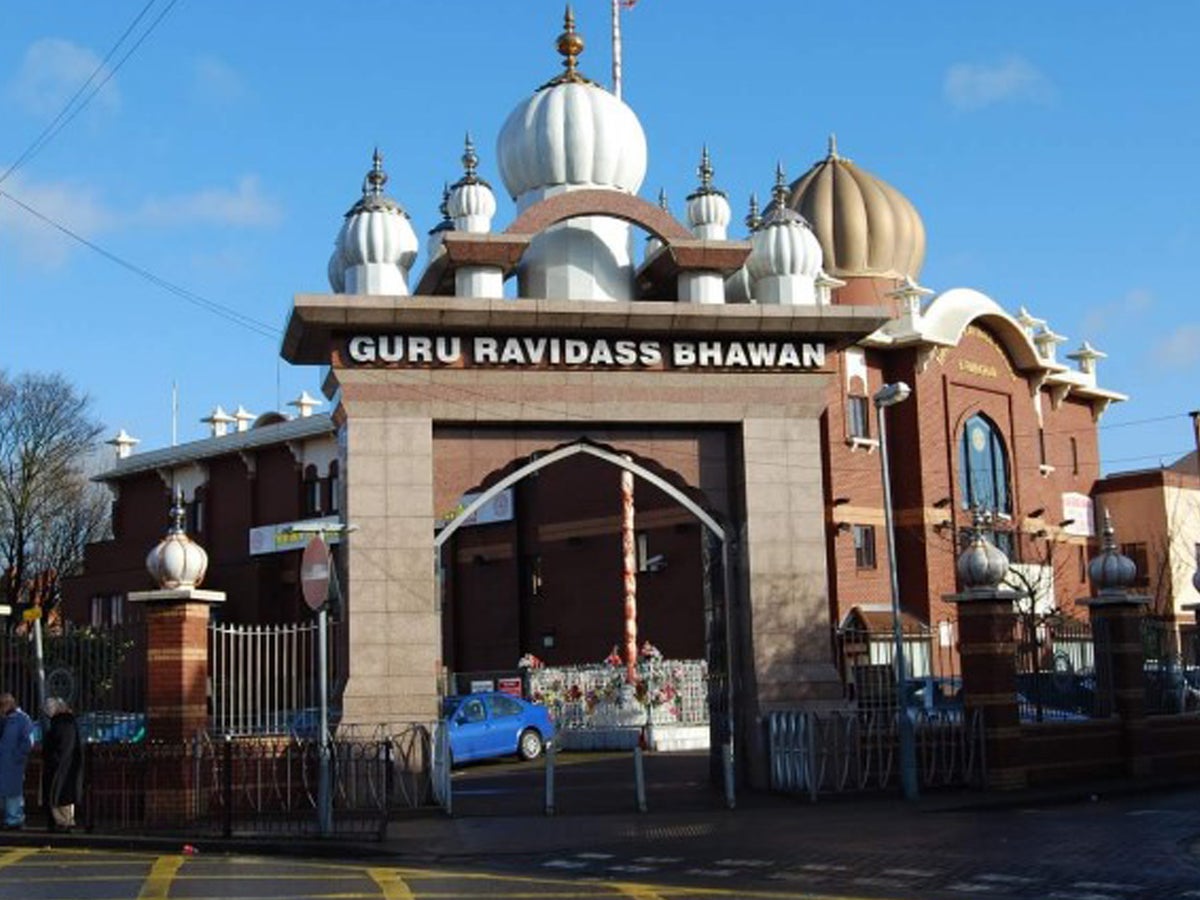 Immigration officials target mosques, temples and churches to advise people to return home