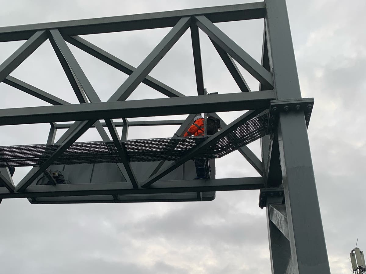 Just Stop Oil protesters on M25 deserve &lsquo;Christmas in prison&rsquo;, says Grant Shapps