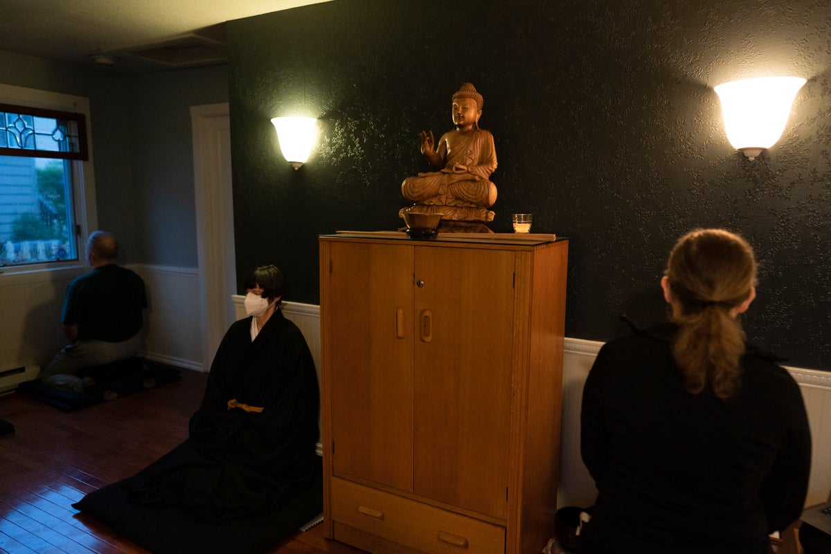 Anchorage Zen Community seeks awareness sitting in silence