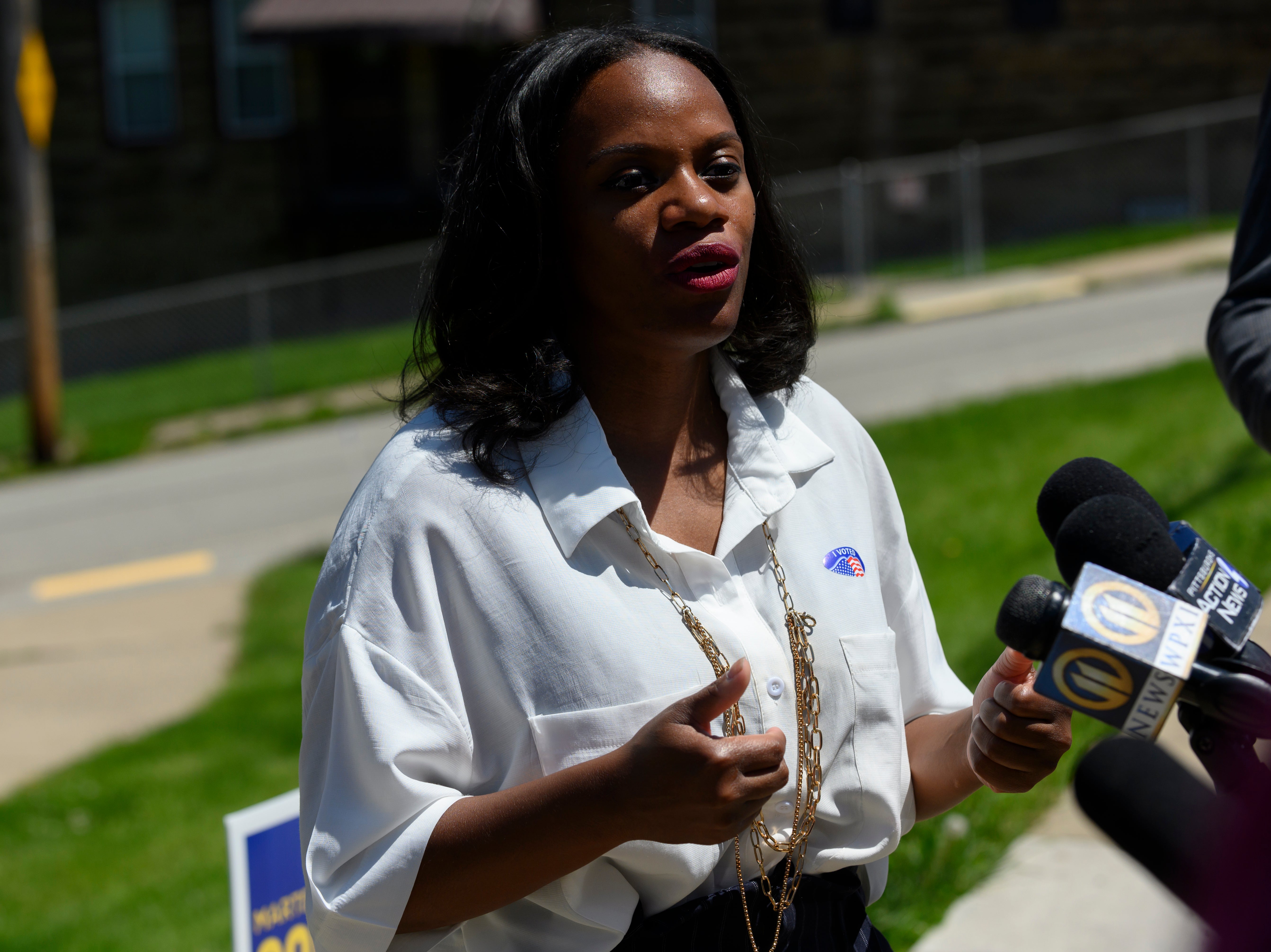 <p>Pennsylvania Democratic Congressional candidate and State Representative Summer Lee talks to the press on 17 May 2022 in  Pittsburgh, Pennsylvania</p>