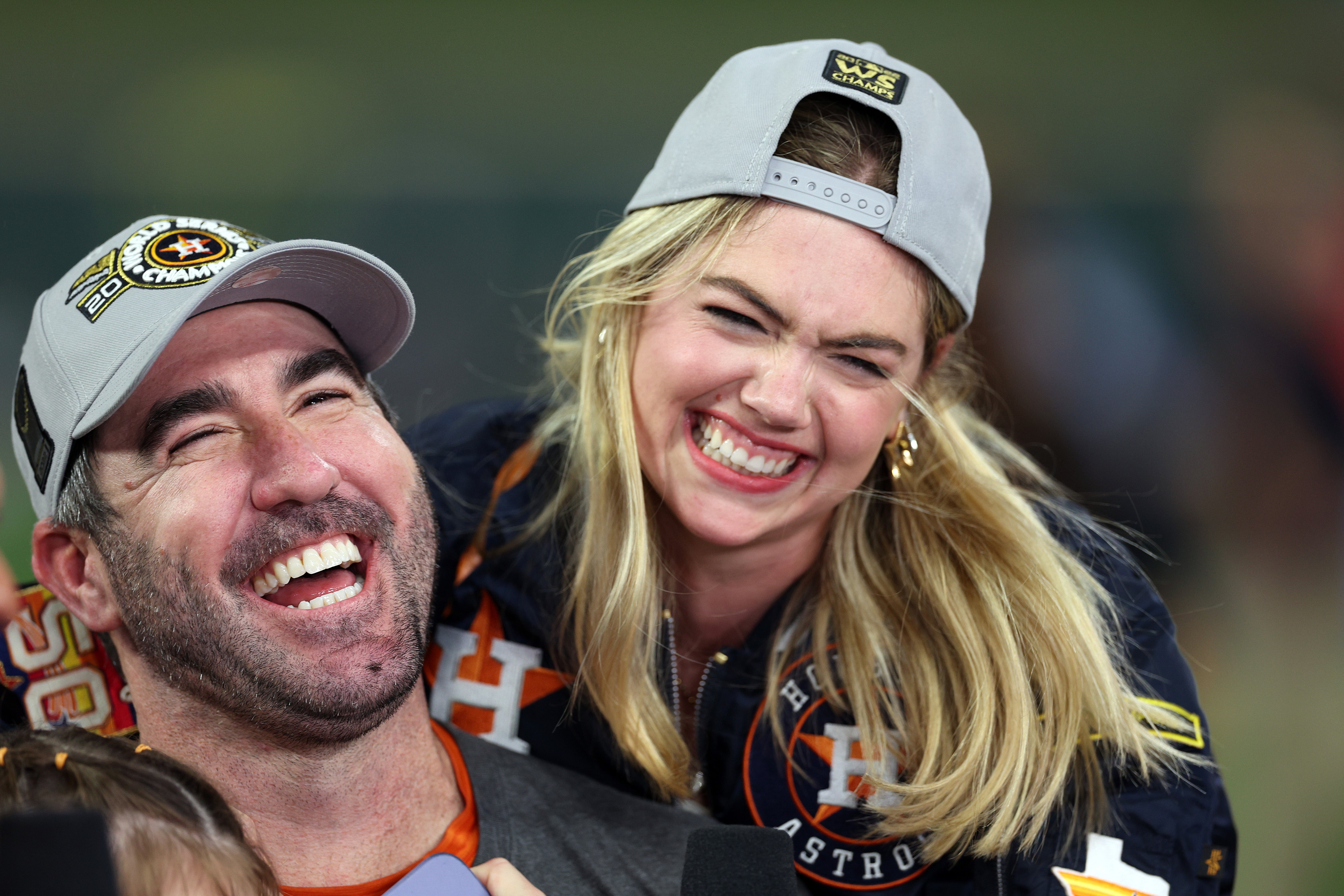 Kate Upton celebrates World Series win with Justin Verlander during post-game interview