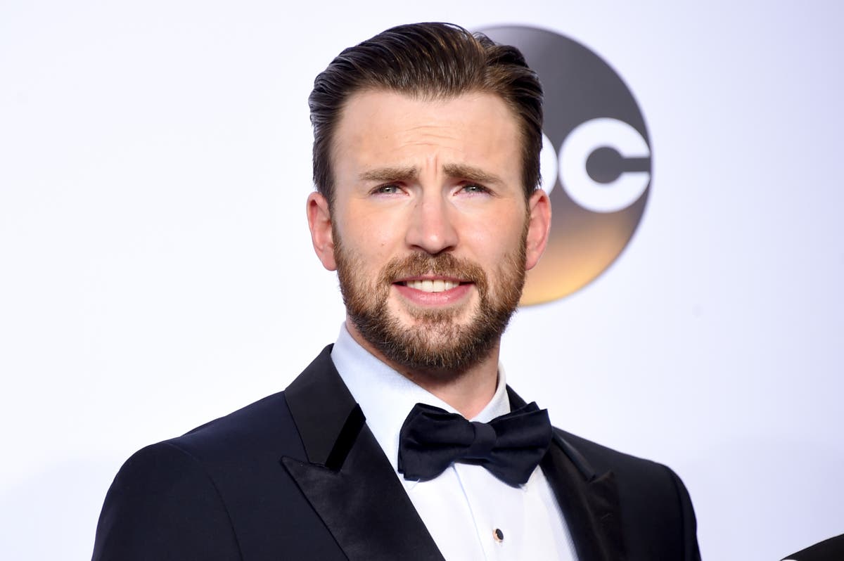 Fans react to Chris Evans being named People’s 2022 sexiest man alive