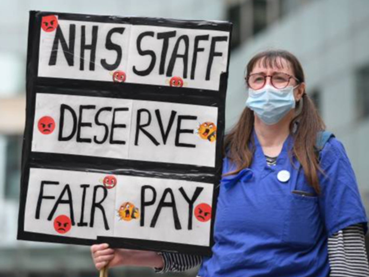 Rishi Sunak says nurses’ pay demands ‘not affordable’ as union backs strike