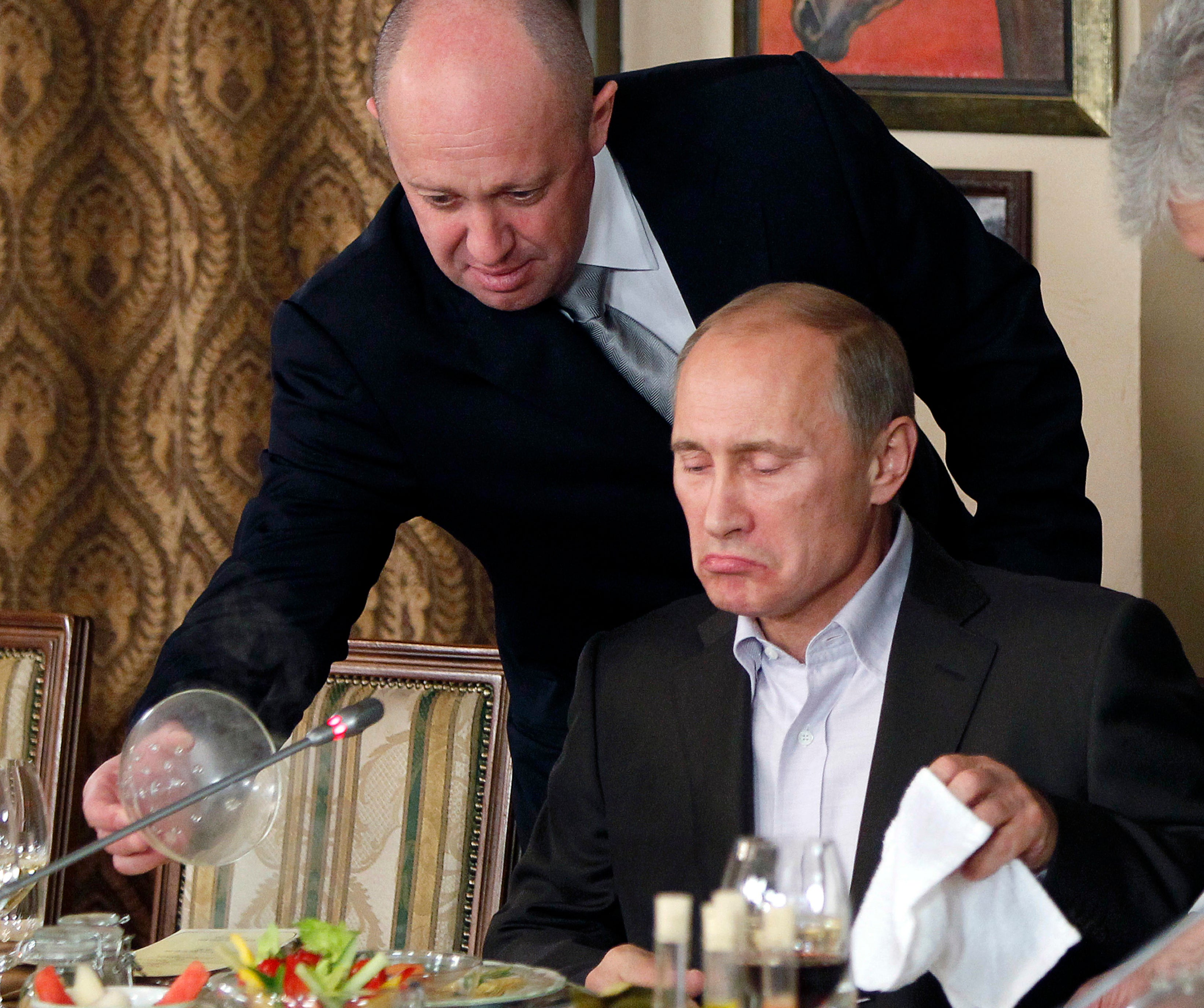 Yevgeny Prigozhin serves food to Vladimir Putin at Prigozhin's restaurant outside Moscow in 2011
