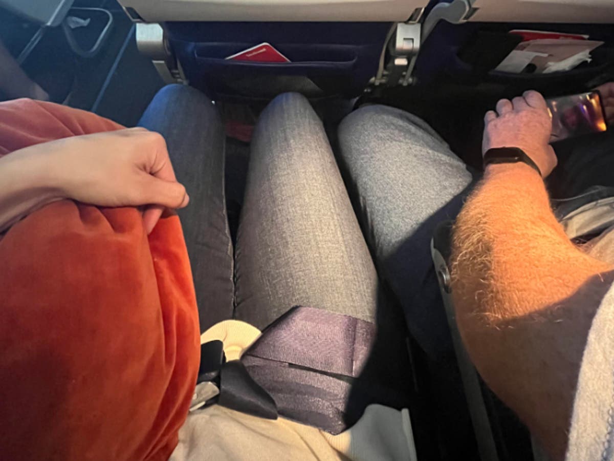 Viral Reddit thread sparks debate over ‘manspreading’ on planes