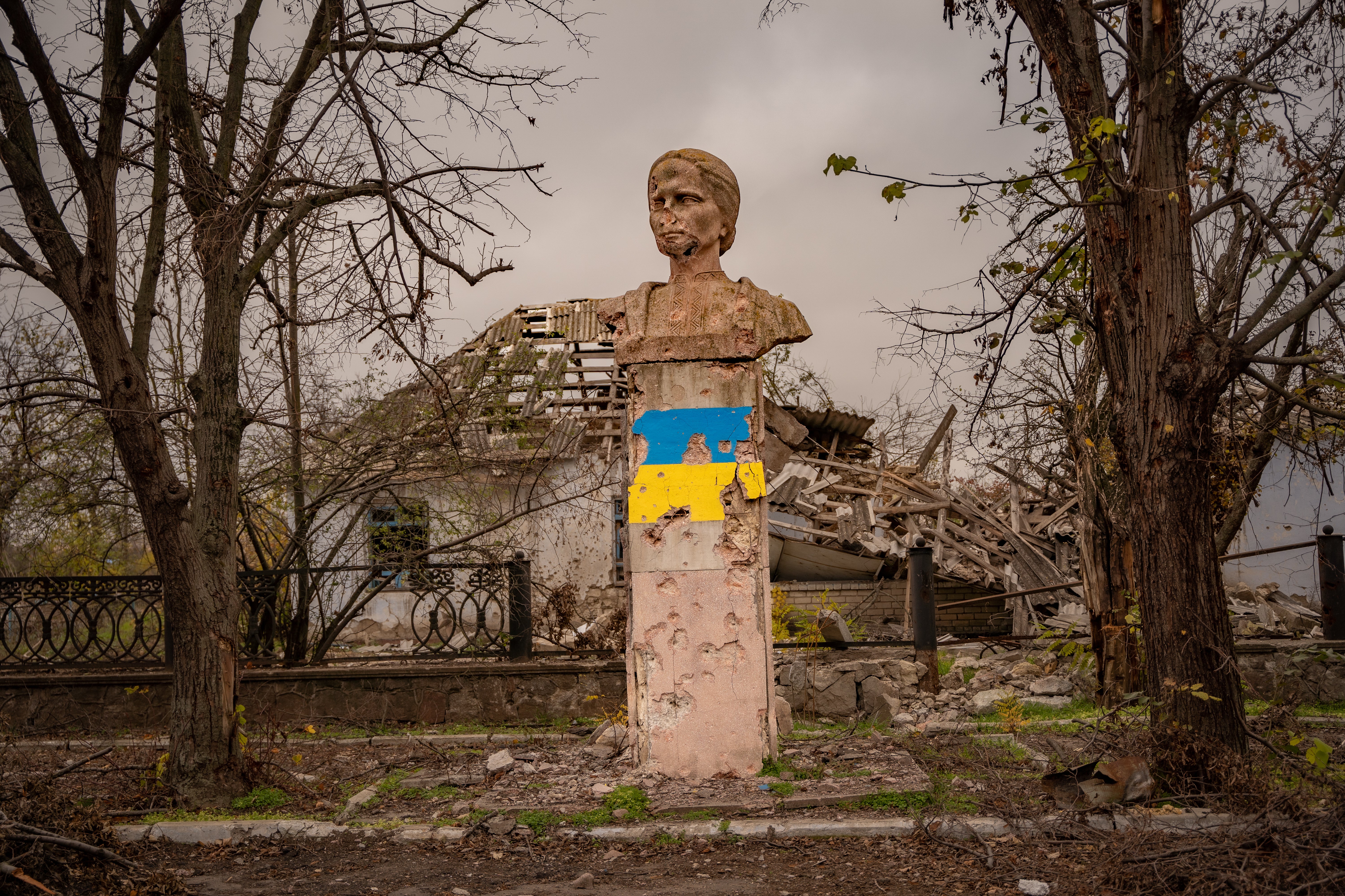 Many houses have been destroyed in the area around Kherson during Russian occupation