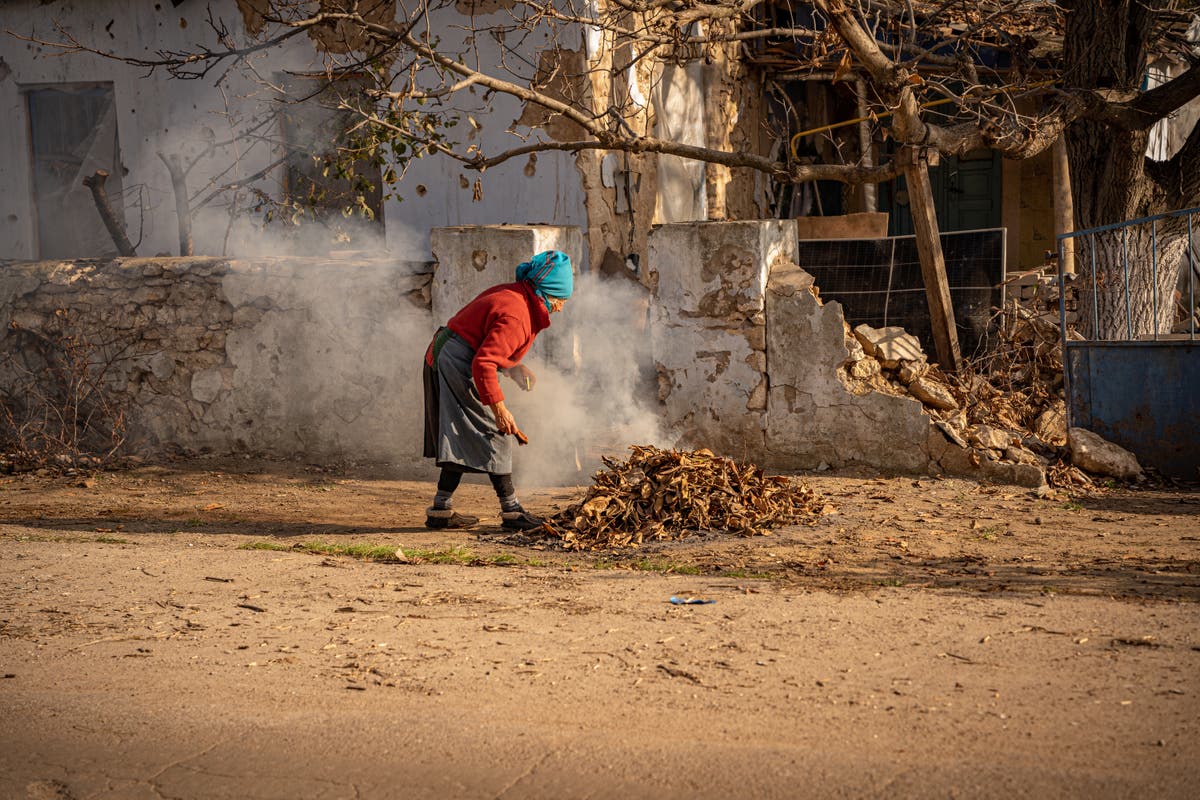 Retreating Russians leave desperate civilians in Kherson under constant shelling Retreating Russians leave desperate civilians in Kherson under constant shelling