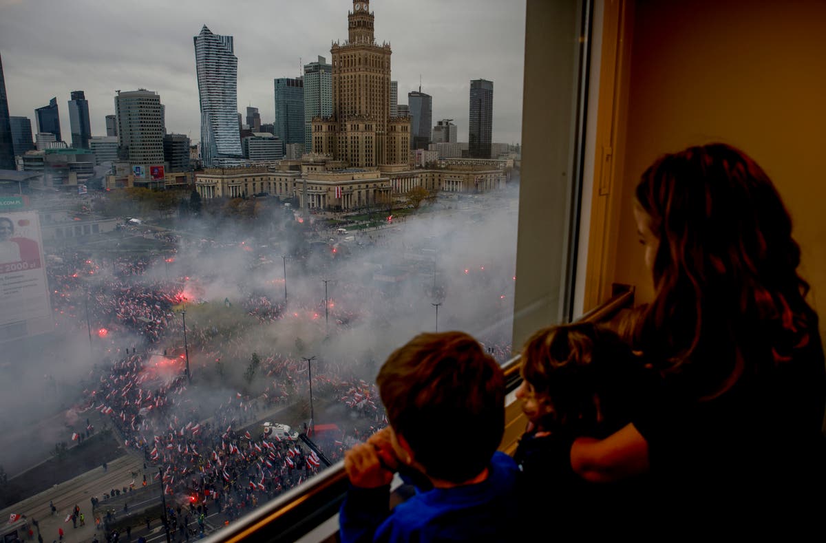 Police criticized for role at nationalist march in Warsaw