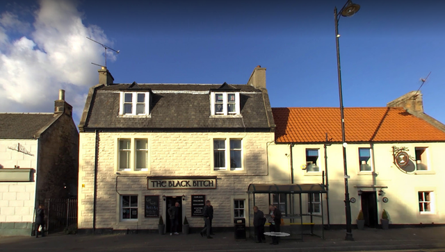 <p>The pub was previously called The Western Tavern and Robert Braes Wine and Spirits </p>