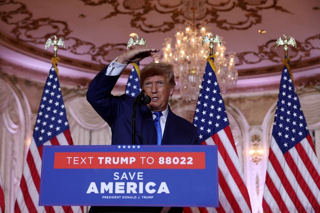 Donald Trump habla en un evento de la noche de las elecciones en su residencia de Mar-a-Lago en Florida