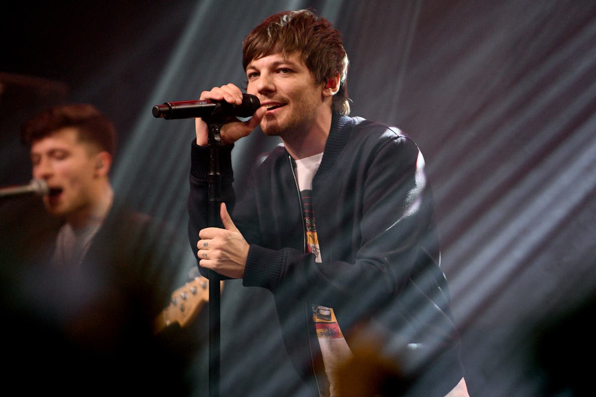 Louis Tomlinson breaks arm after NYC concert