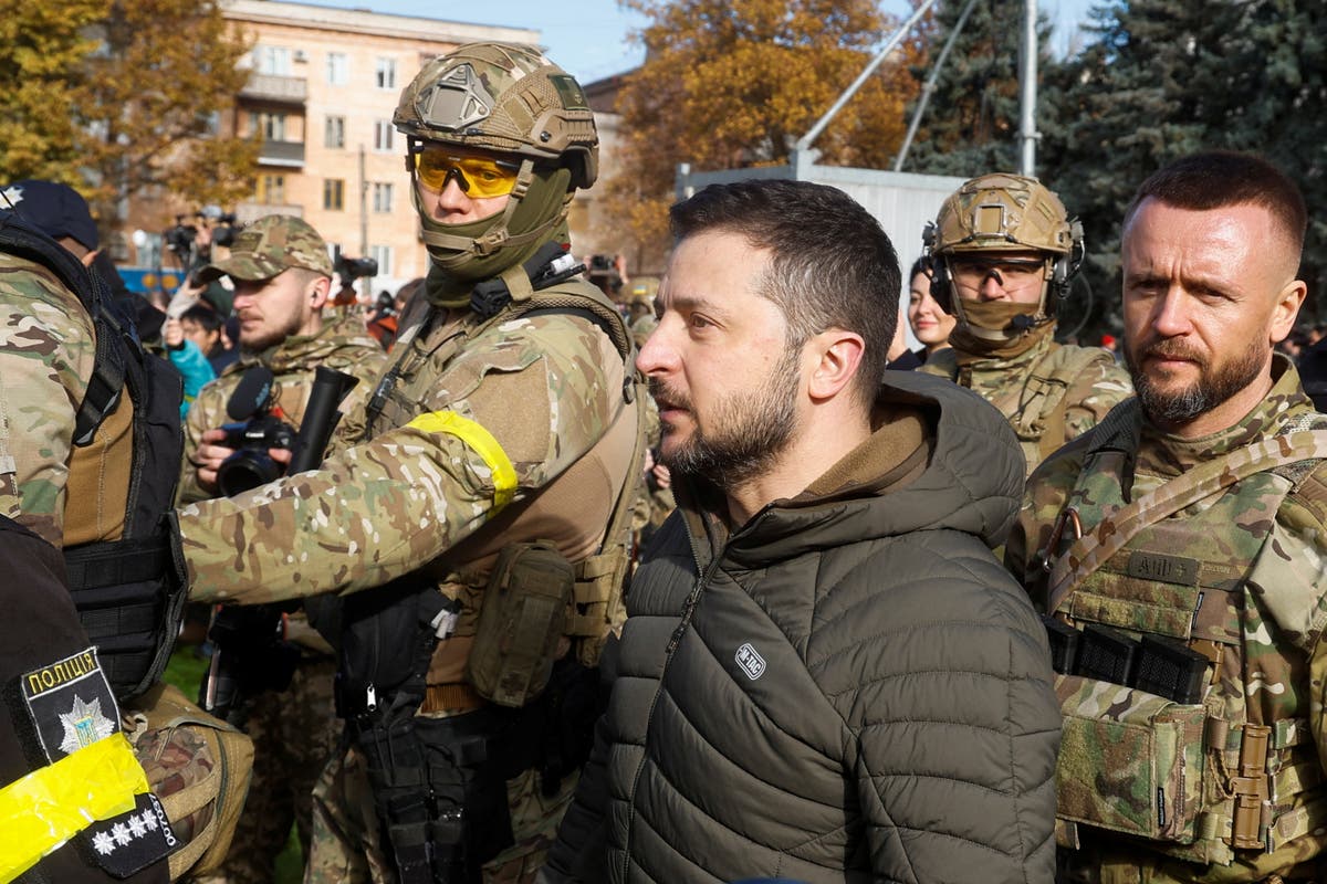 Najnowsze wiadomości z Rosji i Ukrainy: Zełenski mówi, że jego kraj jest „gotowy do pokoju” podczas wizyty Chersonia