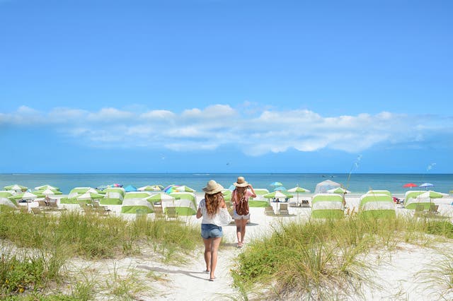 <p>Holidaymakers on Clearwater Beach, Florida</p>