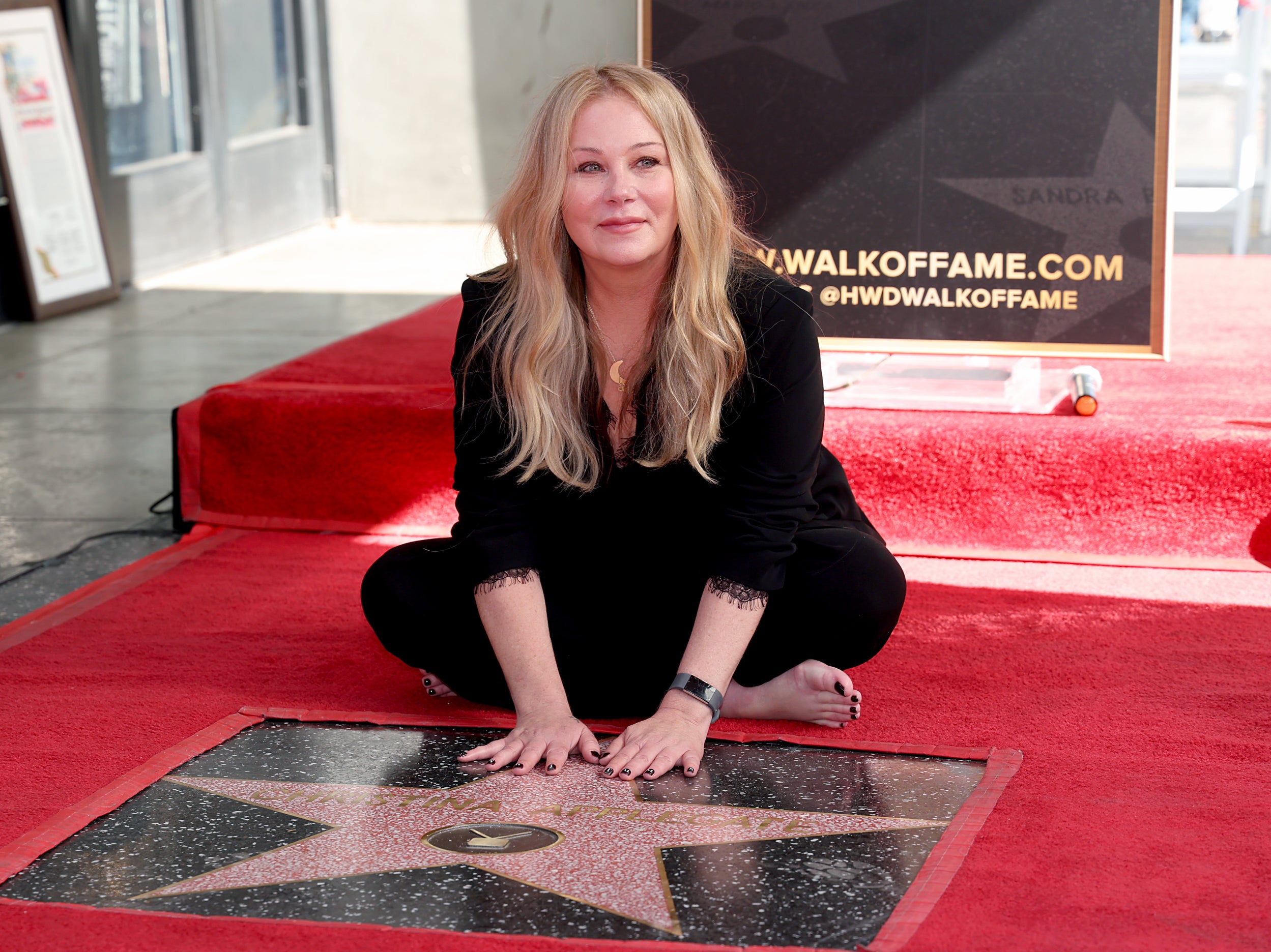 Christina Applegate Makes First Public Appearance Since Ms Diagnosis At Walk Of Fame Ceremony 