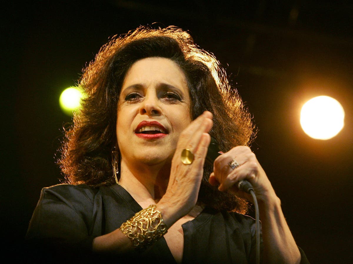 Gal Costa: Flamboyant singer who spearheaded Brazil&rsquo;s Tropic&aacute;lia movement