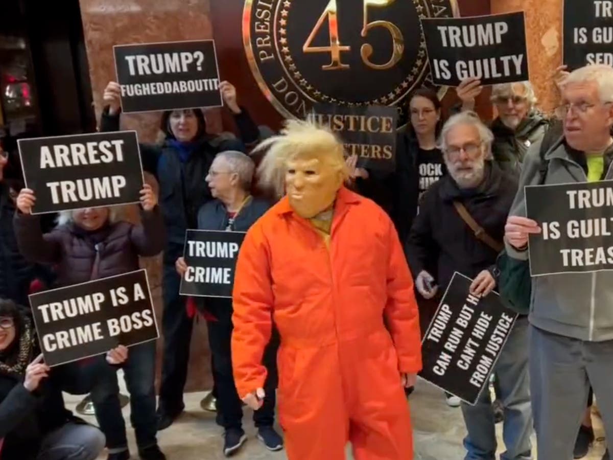 Trump speech - live: Trump 2024 flags and protesters converge on Trump Tower ahead of campaign announcement