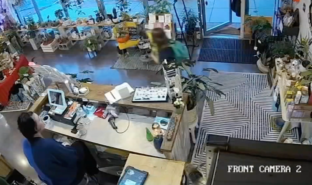 Video captures quick-witted 10-year-old escaping abduction with secret message to store worker Video captures quick-witted 10-year-old escaping abduction with secret message to store worker
