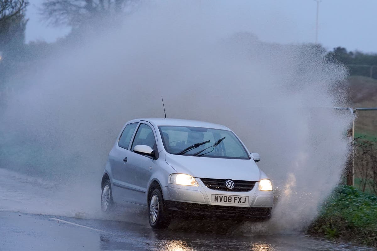 Rain warnings issued as UK set for &lsquo;miserable&rsquo; conditions and risk of flooding