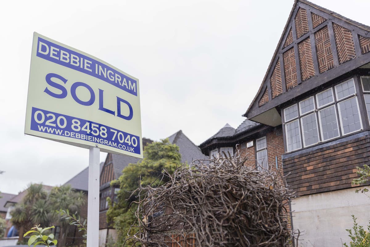 UK house prices fall again in July (-3.8%) — idealista