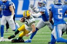 Rodgers, NFL players urge league to nix turf, go with grass
