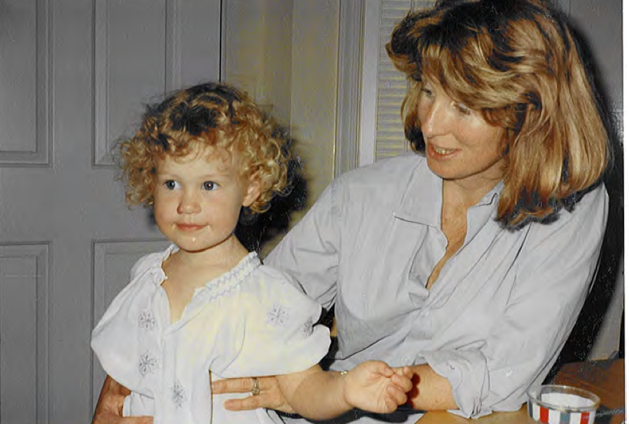 Elizabeth Holmes as a child with her mother Noel