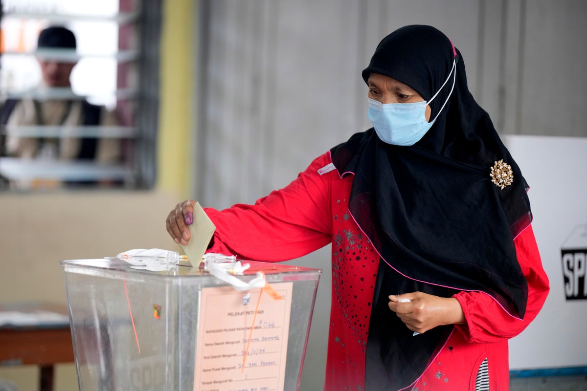 Malaysians vote in elections as old party, reformers clash