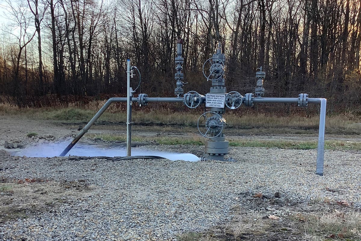 Leak at Pennsylvania gas storage well spewing methane