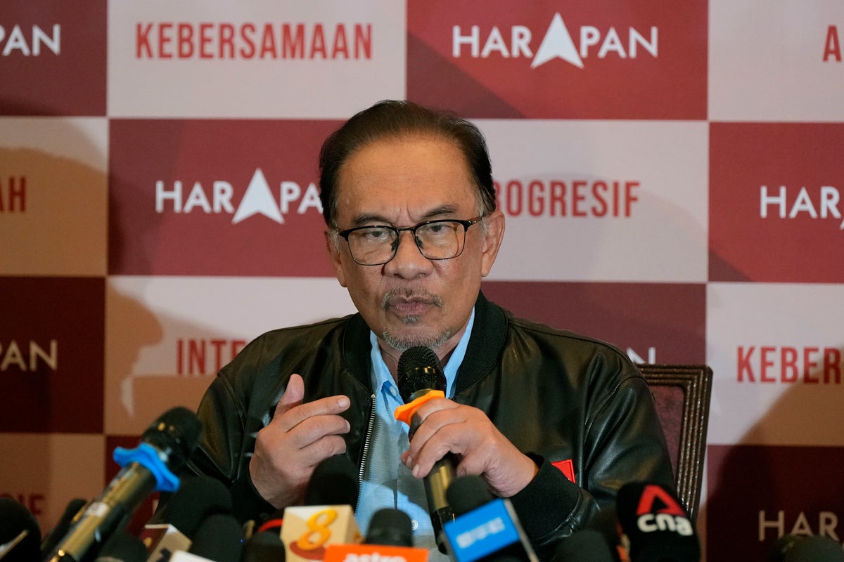 Two rival blocs race to form Malaysia’s next government