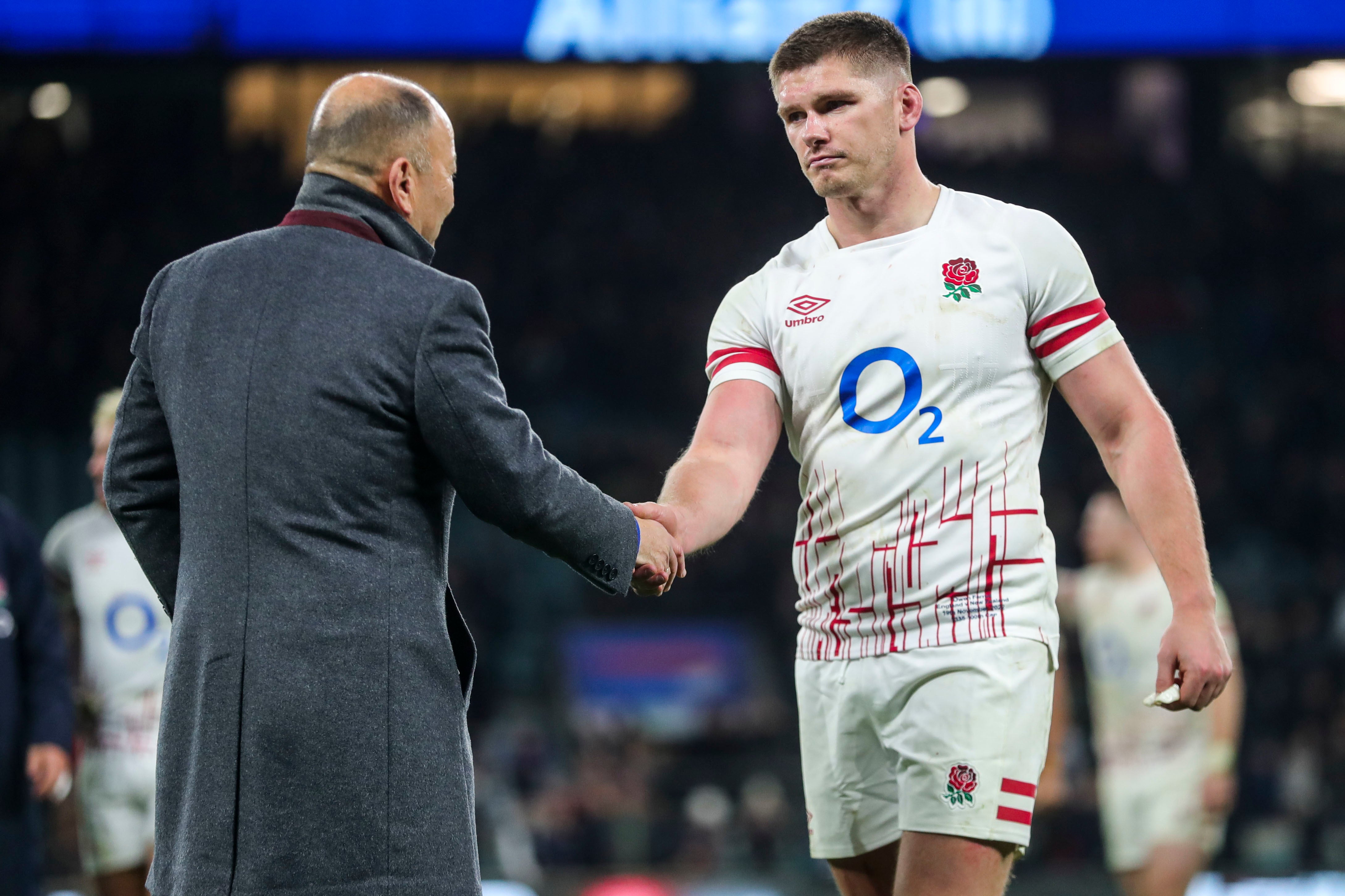 Eddie Jones shakes hands with Owen Farrell at full-time against New Zealand