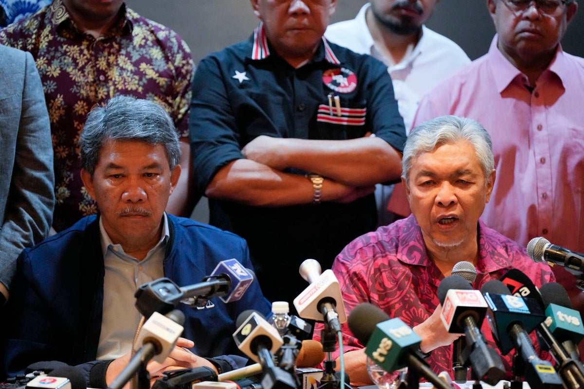 Malezya'nın askıya alınmış seçim krizi, parti titremesiyle devam ediyor