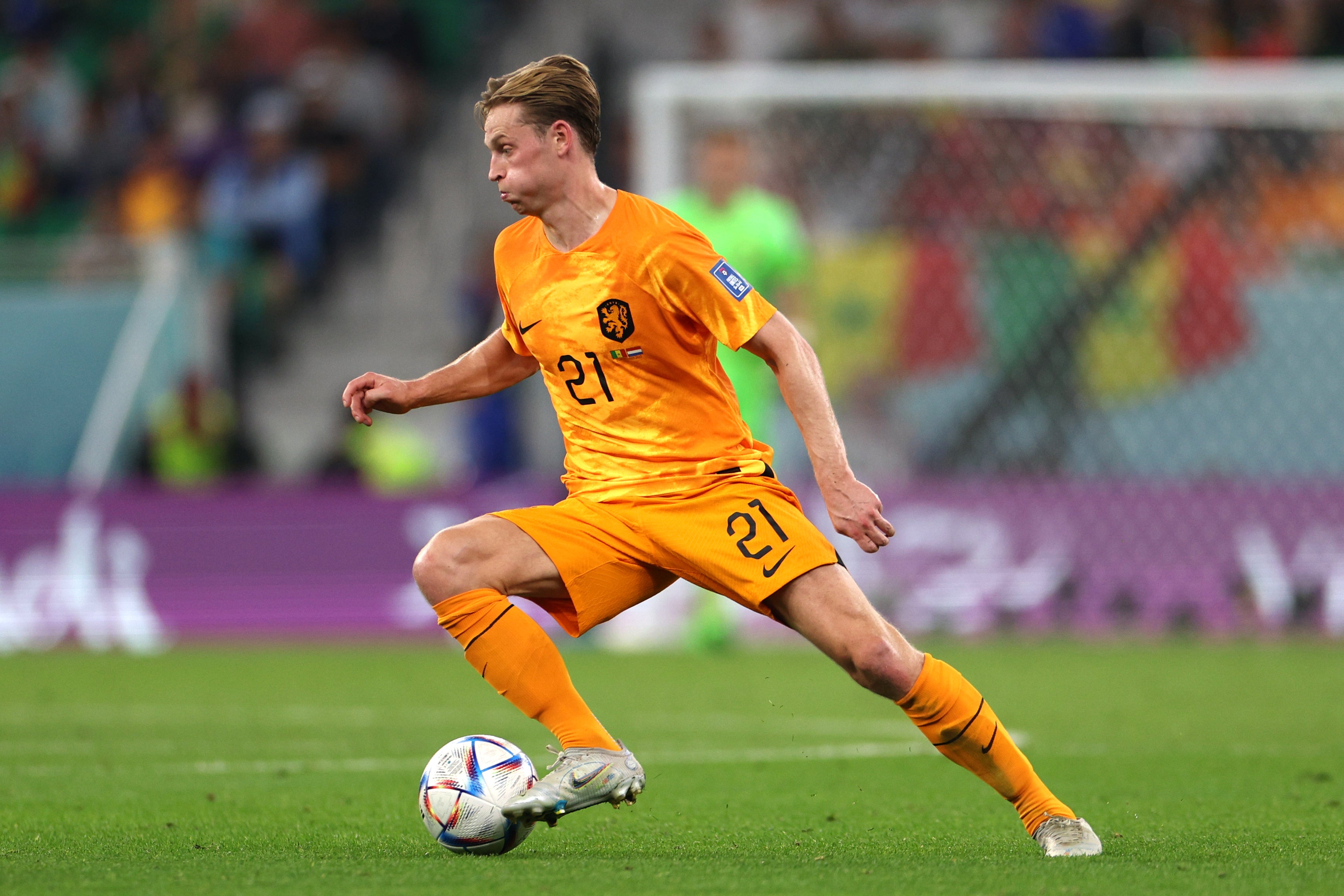 Frenkie de Jong built some of Netherlands’ move from the back but struggled in the final third