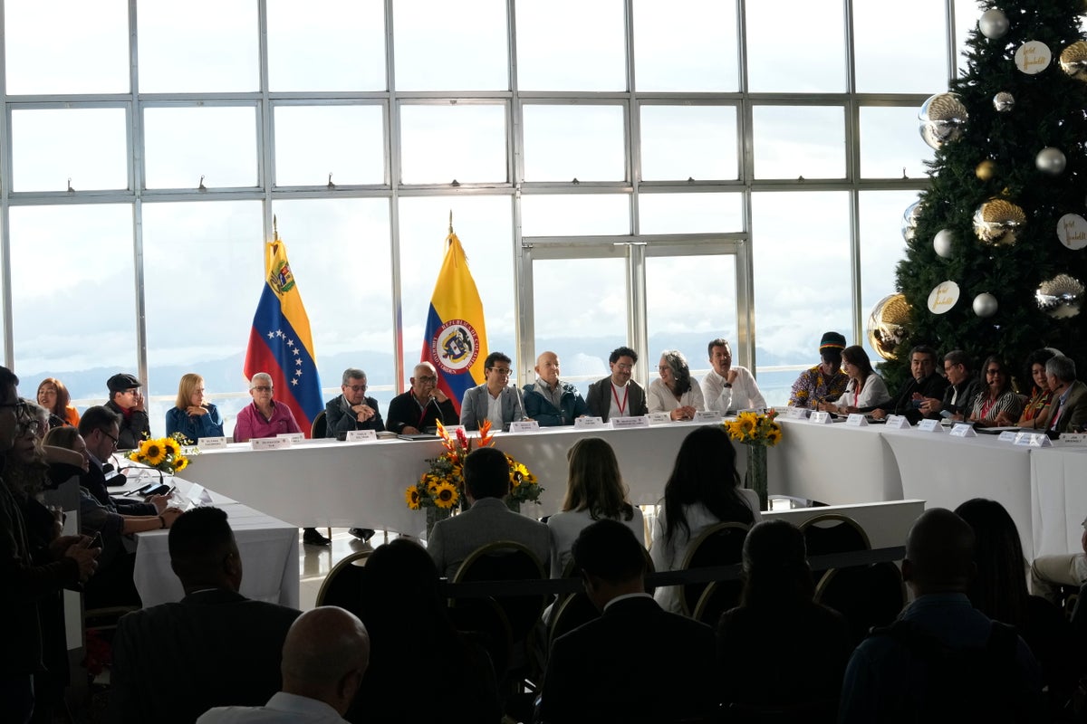 Kolombiya hükümeti ve gerilla grubu barış görüşmelerine devam ediyor