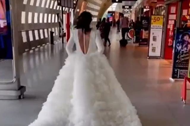 <p>The bride came straight from her wedding</p>