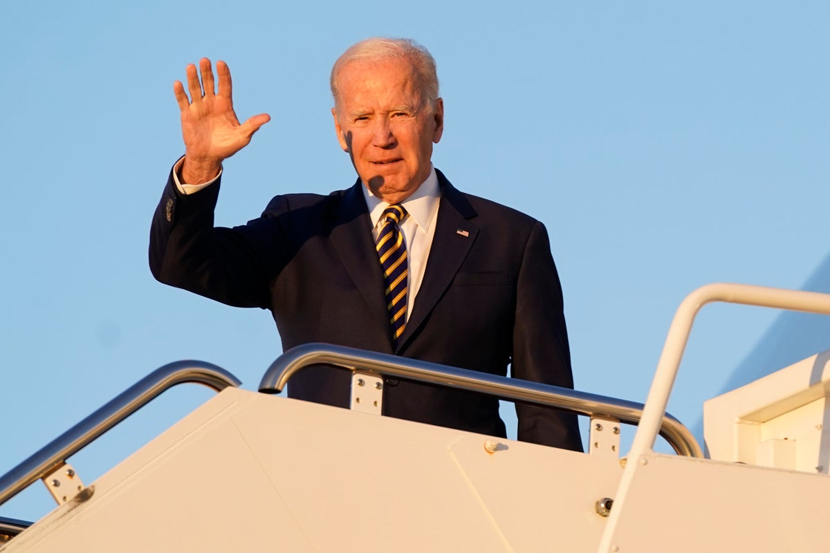 AP sources: Biden to extend student loan pause