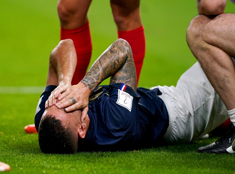 法国的卢卡斯埃尔南德斯在对阵澳大利亚的揭幕战中受伤（Mike Egerton/PA）