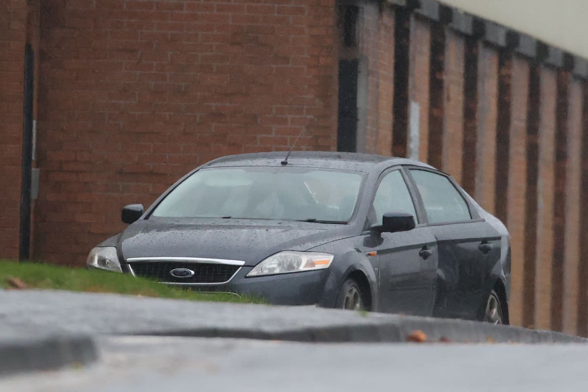 Device left outside police station ‘was viable bomb’ Device left outside police station ‘was viable bomb’