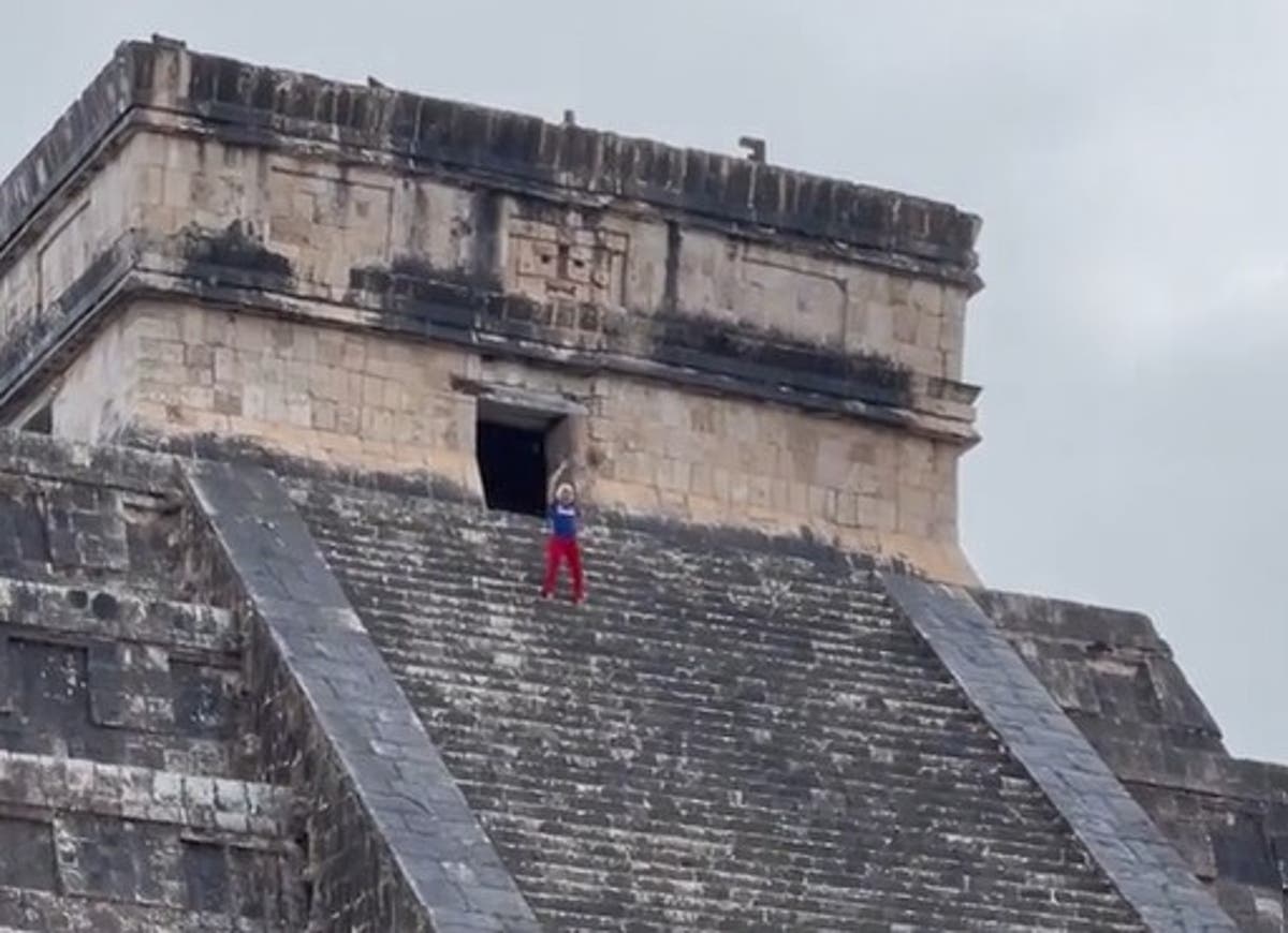 ‘Shame!’: Tourist pelted with water by angry mob after climbing sacred Mayan temple