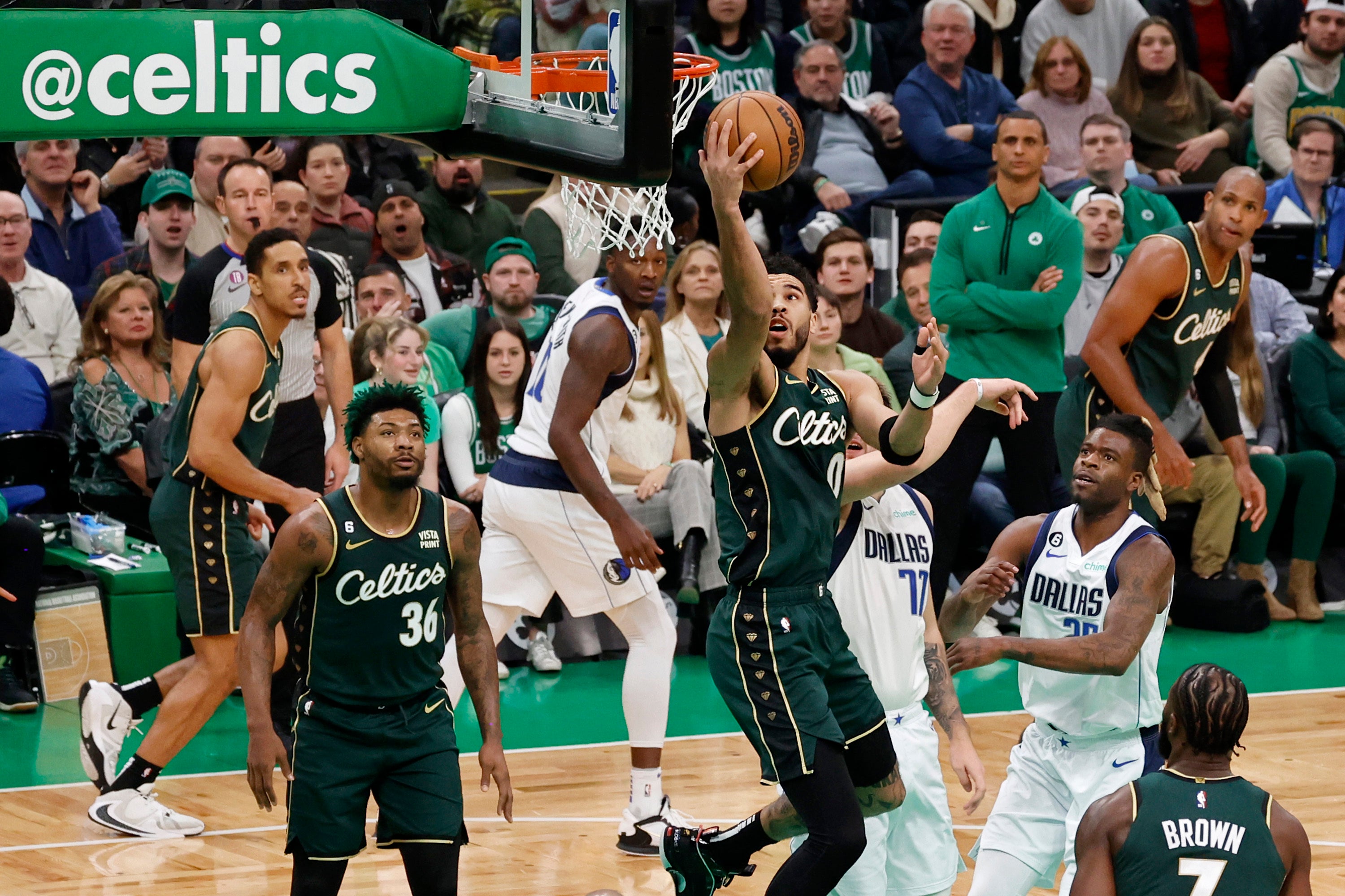 Tatum Aporta 37 Puntos En Triunfo De Celtics Sobre Mavs | Independent ...