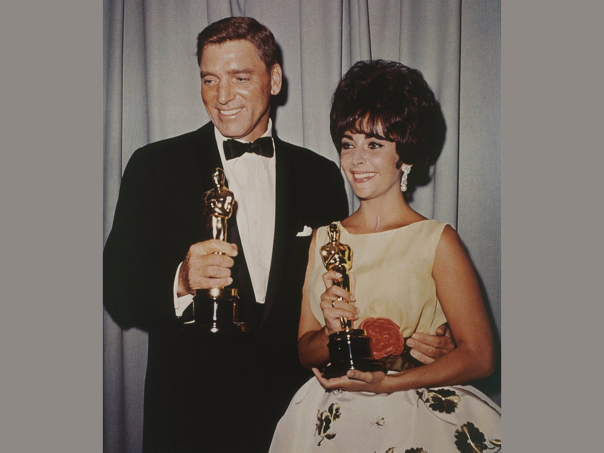 elizabeth taylor blue oscar dress Blue Dress Evening Gown Elizabeth Taylor Oscar Dress The 42nd Annual Academy Awards (1970)