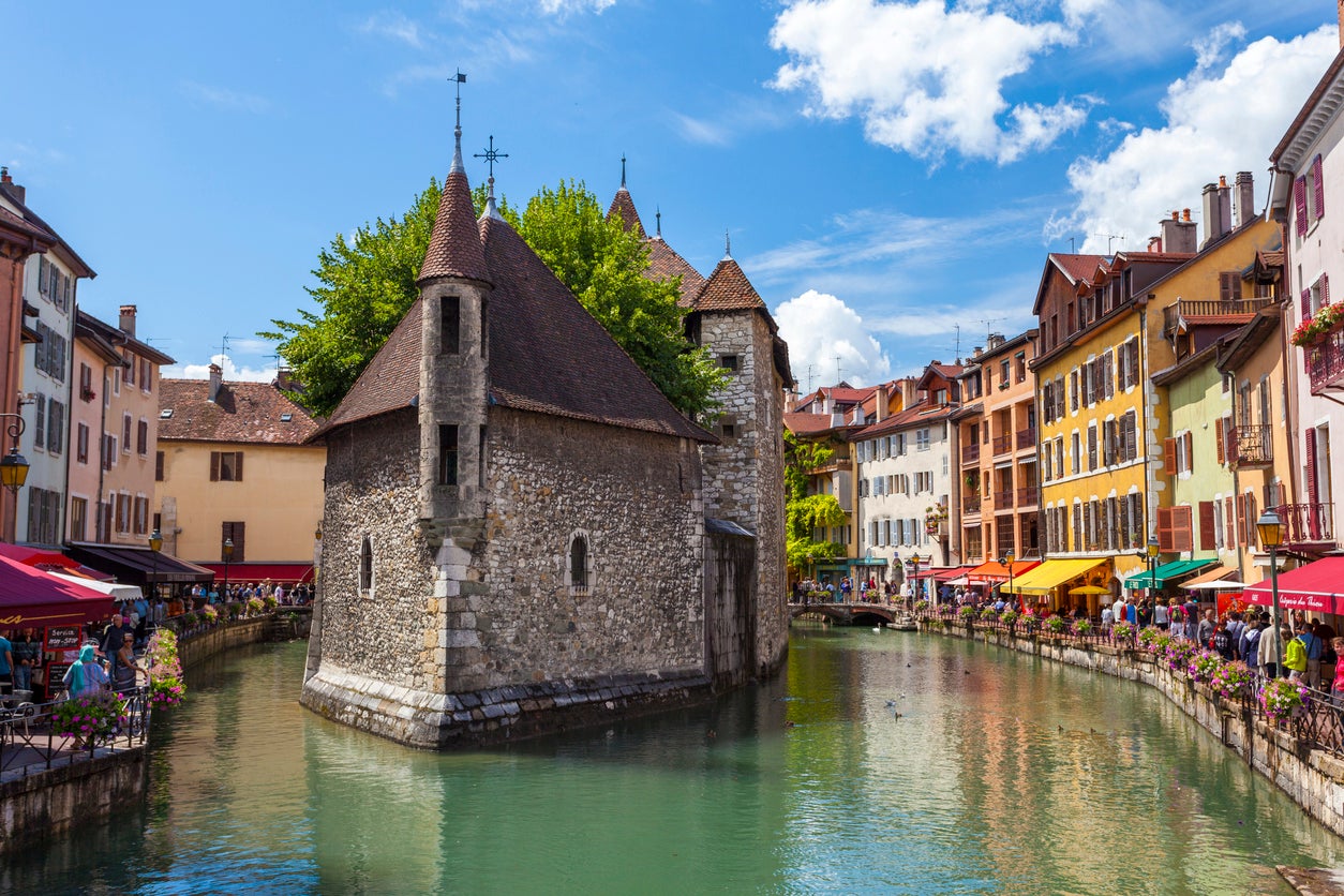 Waterfront restaurants and bars in picture-perfect Annecy