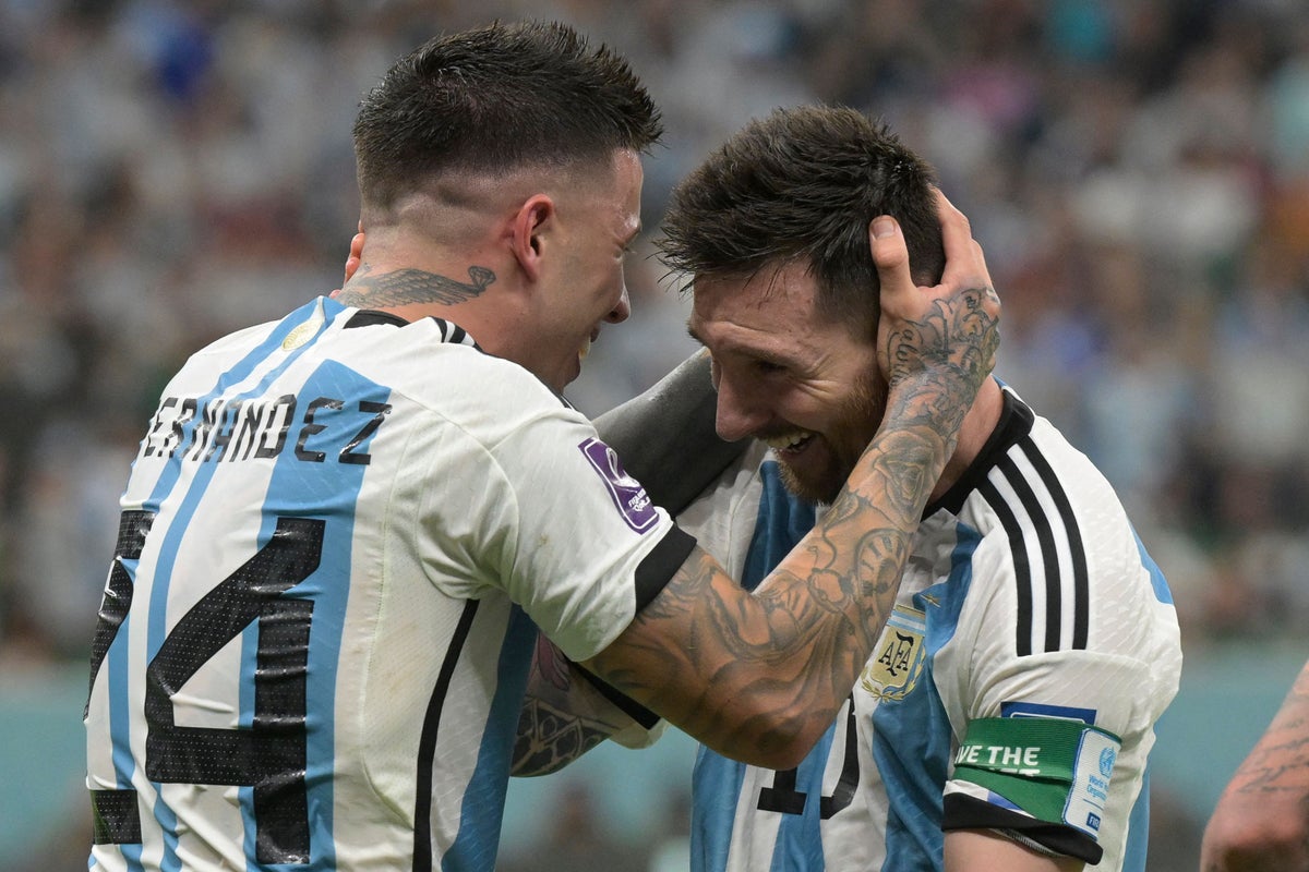 Argentina defender Lisandro Martinez kicked in the face by Mexico's Hirving  Lozano in heated World Cup match