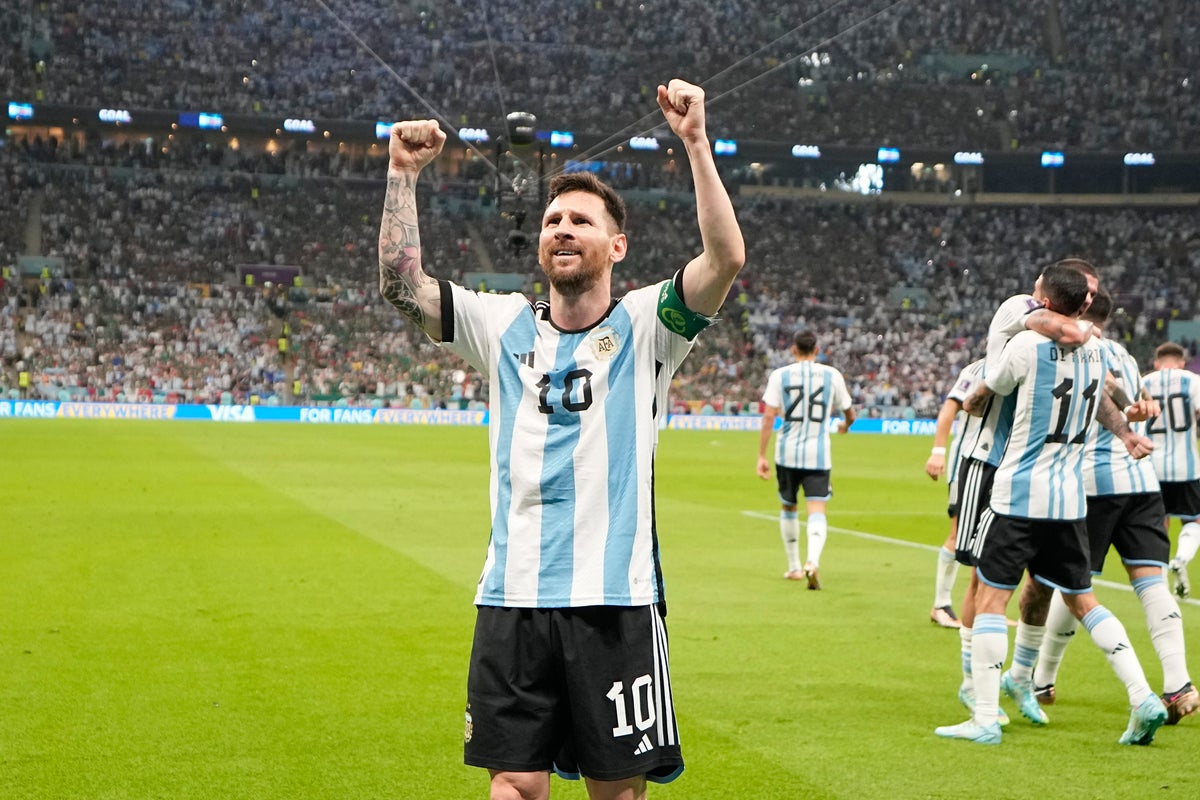 Messi, Dünya Kupası'nda Arjantin'i Meksika'yı 2-0 yendi