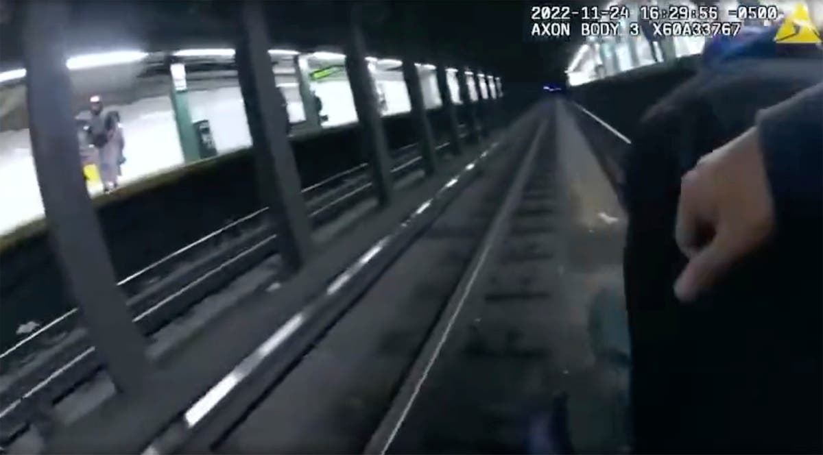NYPD officers, bystander save man who fell on subway tracks