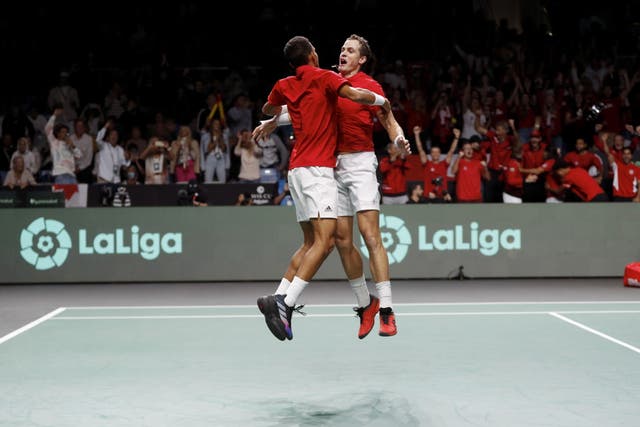 <p>Felix Auger-Aliassime and Vasek Pospisil won the decisive doubles </p>