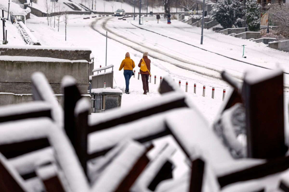 Ukrayna haberleri - canlı: Yoğun kar yağışı Kiev'i kaplayacak ve milyonların elektriği kesilecek - canlı