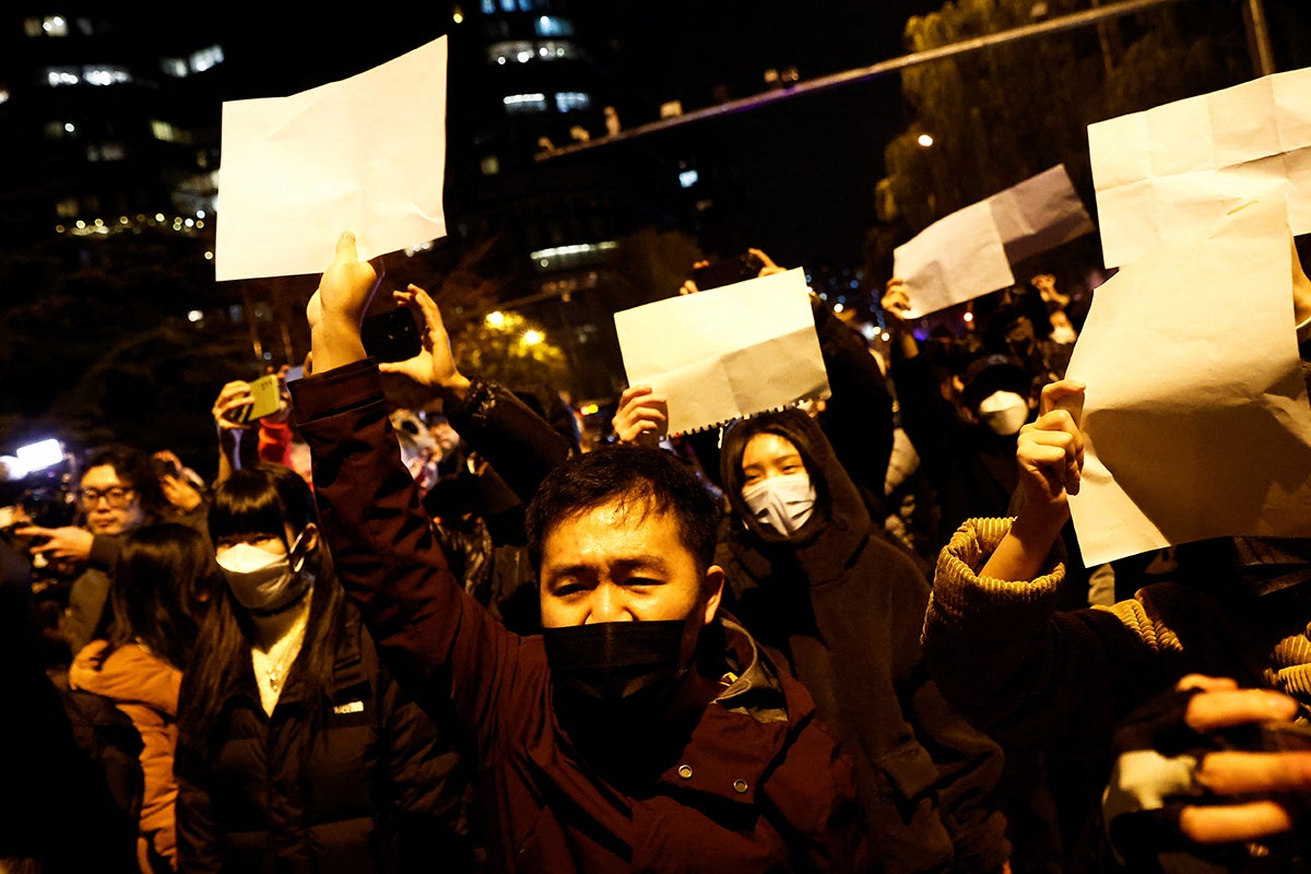 China covid protests – live: Anti-lockdown dissent in Shanghai spreads to cities worldwide