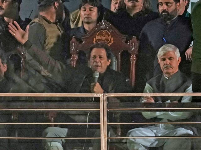 <p>Ex-PM Imran Khan addresses supporters from behind bulletproof glass</p>